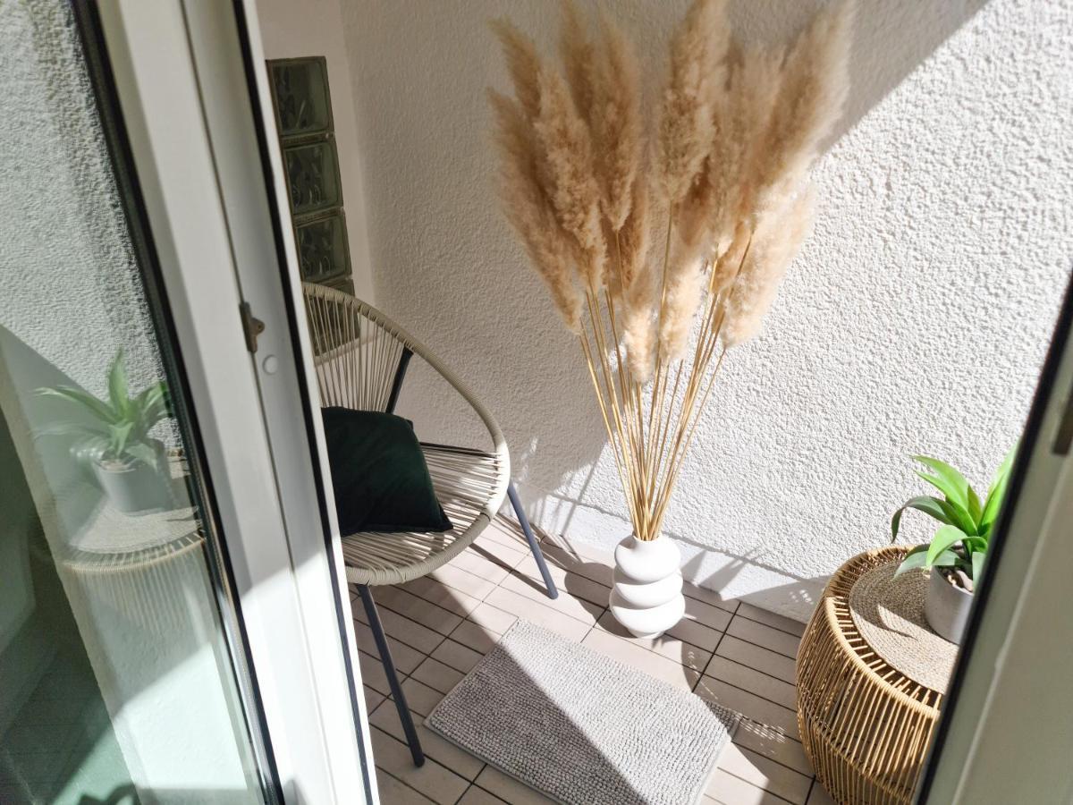 Schöne Ferienwohnung im Zentrum mit Self Check-In und Free Wifi Essen Exterior foto
