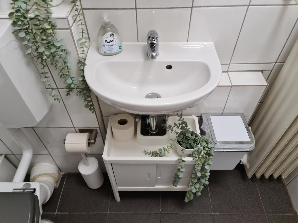 Schöne Ferienwohnung im Zentrum mit Self Check-In und Free Wifi Essen Exterior foto